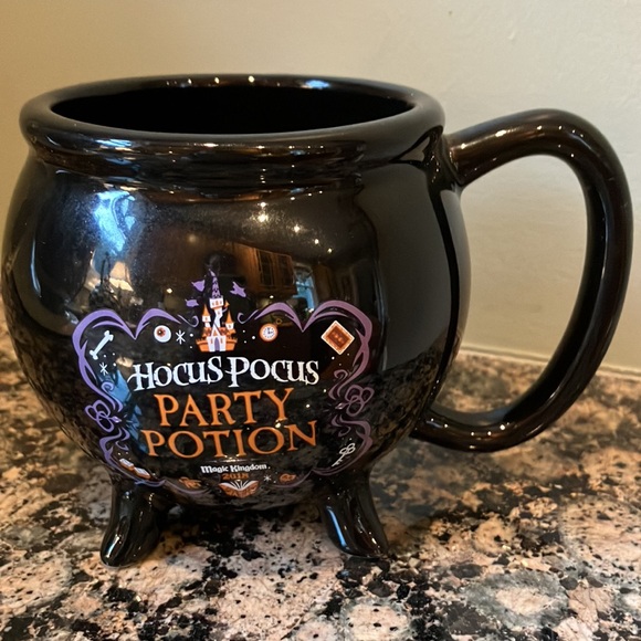 Disney Hocus Pocus Cauldron Mug - Picture 4 of 8